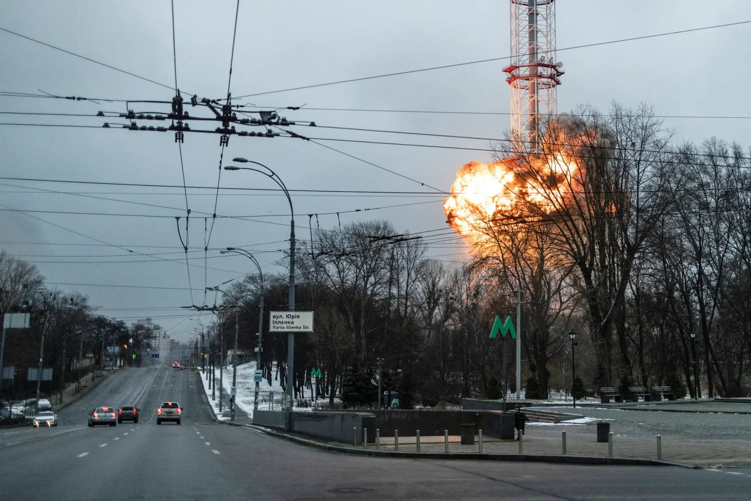 War in Ukraine 2022: televison tower git by a rocket in Kyiv
